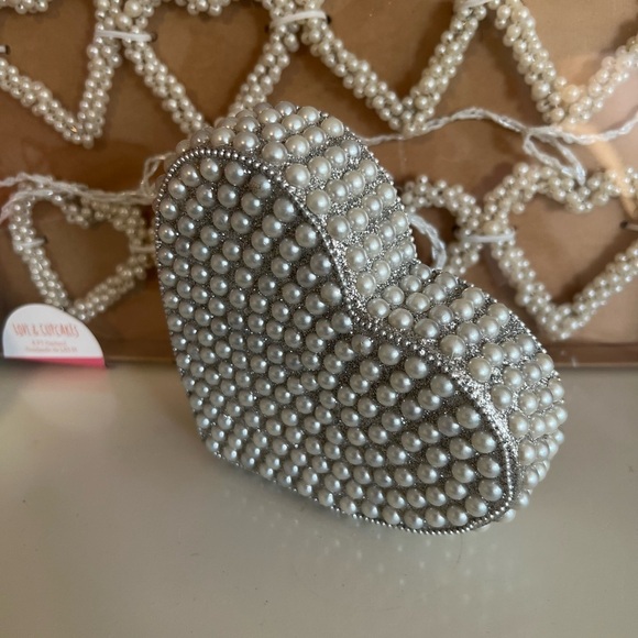 Elegant Pearl Heart Decor - Romantic Accent Piece - Picture 2 of 9